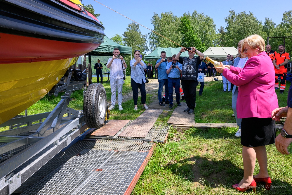 0006 Będzie bezpieczniej na jeziorze solińskim - Bieszczadzkie Pogotowie Ratunkowe z własną motorówką